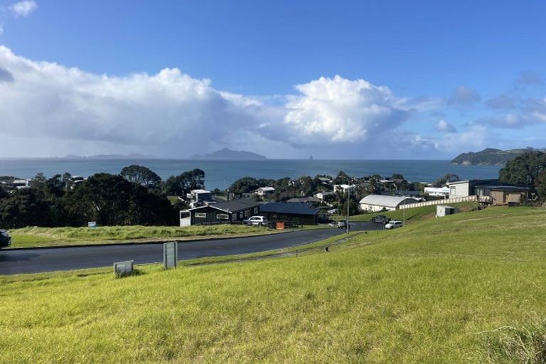 Photo of property in 4 Starlight Place, Langs Beach, 0582