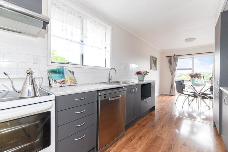 Photo of property in 10/26a Sunnynook Road, Sunnynook, Auckland, 0620