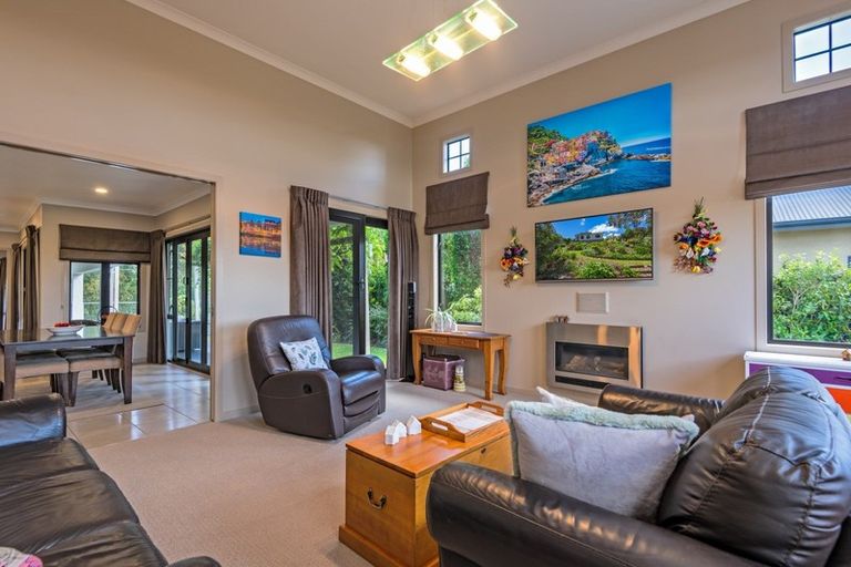 Photo of property in 60 Ruapehu Drive, Fitzherbert, Palmerston North, 4410
