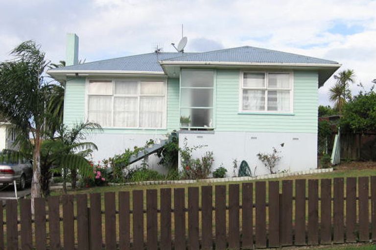 Photo of property in 9 Glen Marine Parade, Glendene, Auckland, 0602