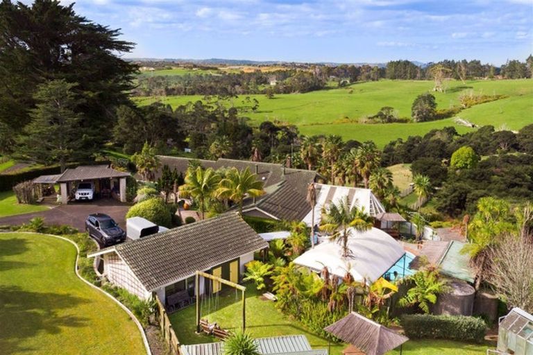 Photo of property in 185 Red Hills Road, Massey, Henderson, 0782