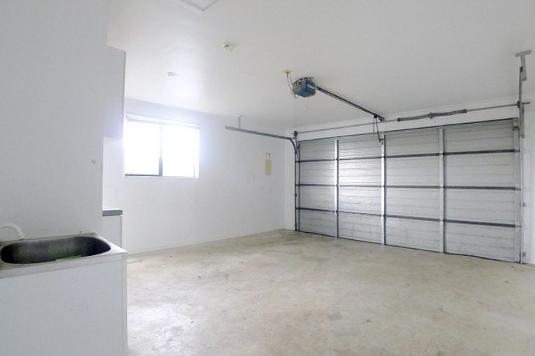 Photo of property in 9 Plumstead Rise, Glen Eden, Auckland, 0602