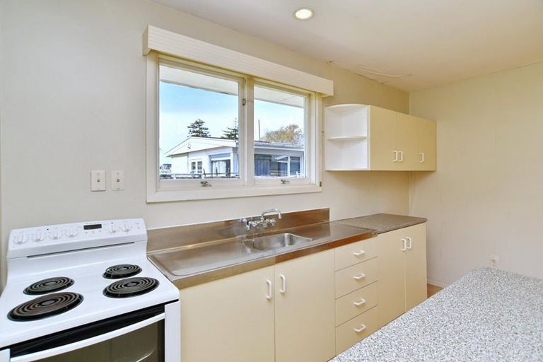 Photo of property in 2/37 Prestons Road, Redwood, Christchurch, 8051