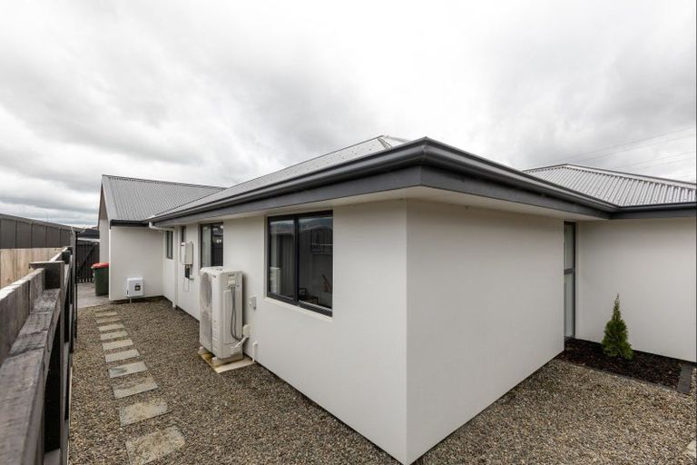 Photo of property in 2 Corsica Court, Fitzherbert, Palmerston North, 4410