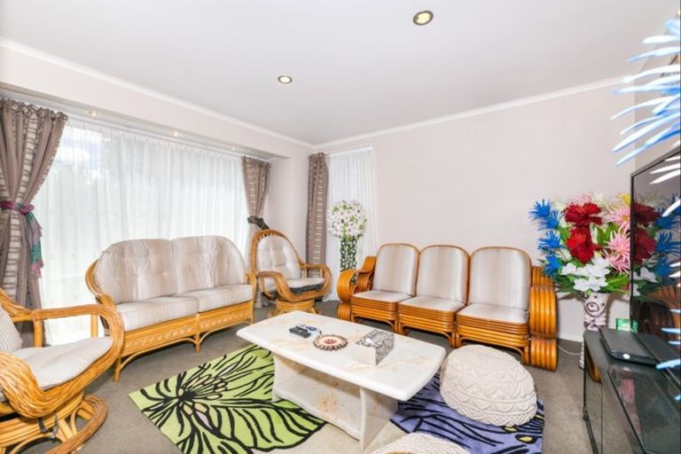 Photo of property in 61 Oreil Avenue, West Harbour, Auckland, 0618