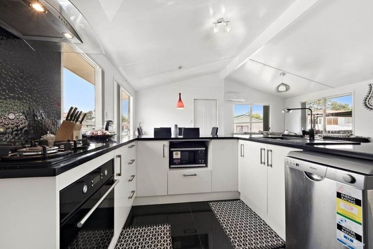 Photo of property in 22 Clover Drive, Henderson, Auckland, 0610