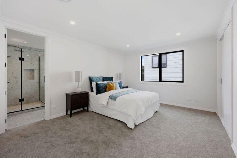 Photo of property in 6a Gulf Crest, Bucklands Beach, Auckland, 2012