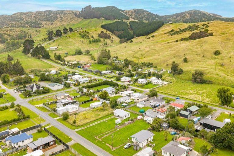 Photo of property in 19 Dundas Street, Porangahau, 4293