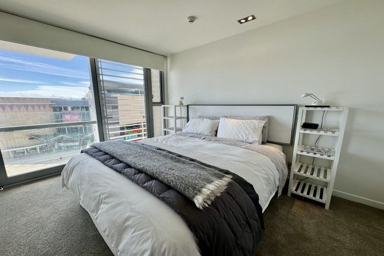 Photo of property in Portal Apartments, 8e/42 Cable Street, Te Aro, Wellington, 6011