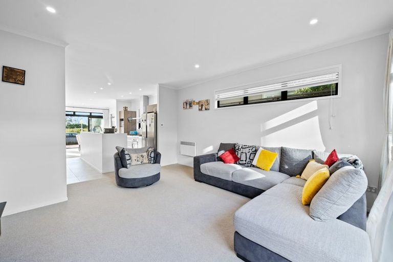 Photo of property in 6a Nohoanga Road, Karaka, Papakura, 2113