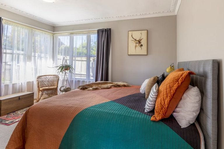 Photo of property in 52 Sylvan Crescent, Te Atatu South, Auckland, 0610