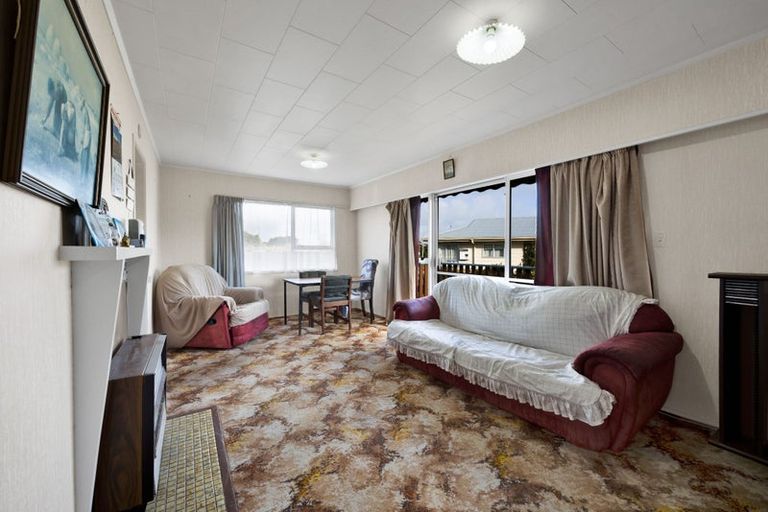 Photo of property in 7 Totara Crescent, Hawera, 4610