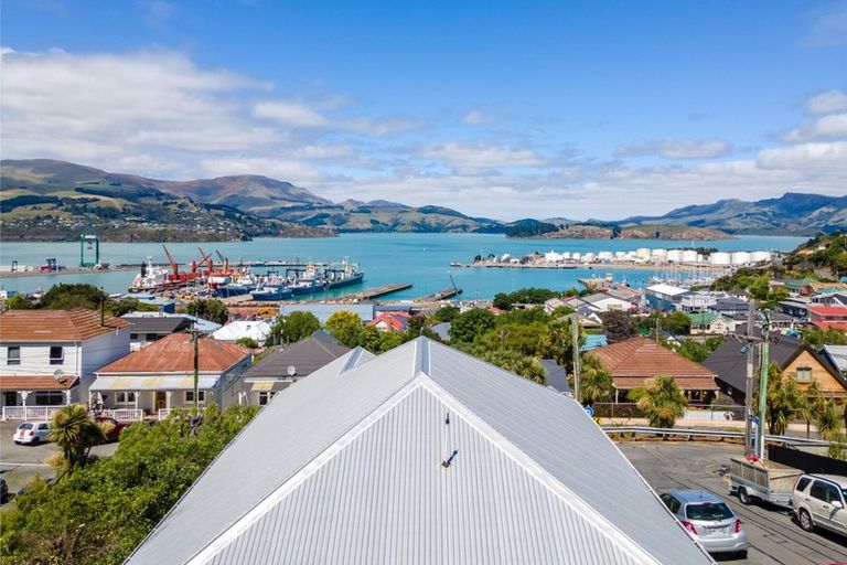 Photo of property in 2 Cornwall Road, Lyttelton, 8082