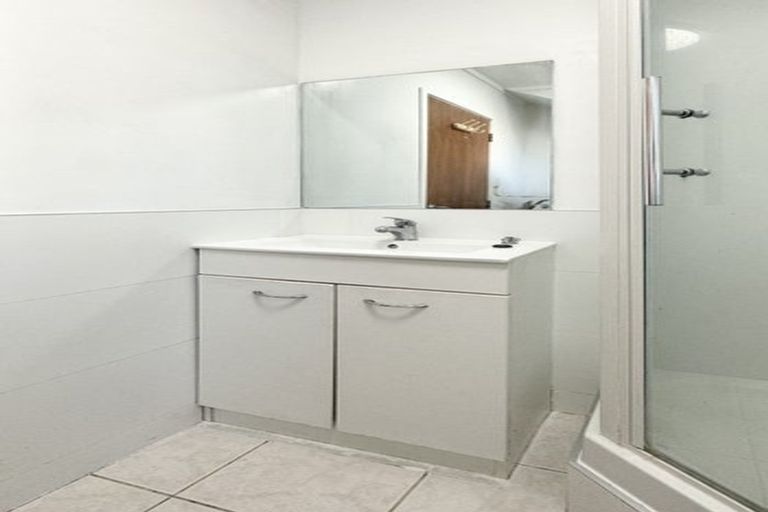 Photo of property in 92 Bond Crescent, Forrest Hill, Auckland, 0620