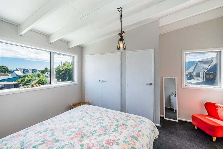 Photo of property in 14 Goldie Place, Waikanae Beach, Waikanae, 5036