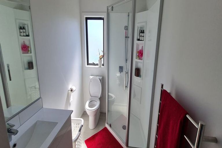 Photo of property in 10/9 Surrey Street, Tawa, Wellington, 5028