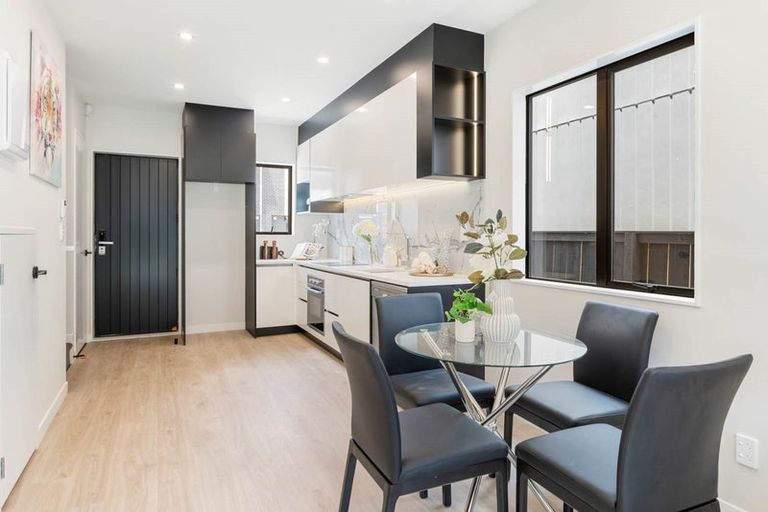 Photo of property in 42 Kiato Lane, Flat Bush, Auckland, 2019