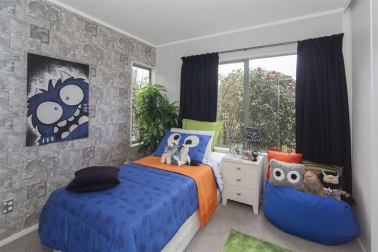 Photo of property in 105 Sykes Road, Weymouth, Auckland, 2103