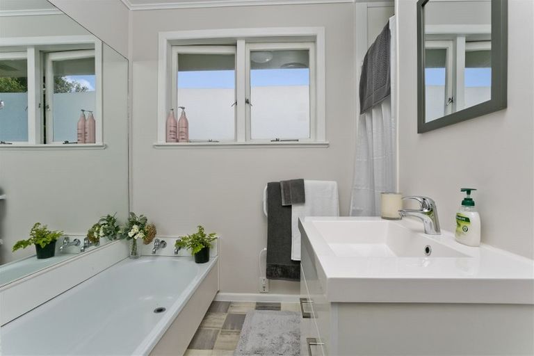 Photo of property in 1/12 Eban Avenue, Hillcrest, Auckland, 0627