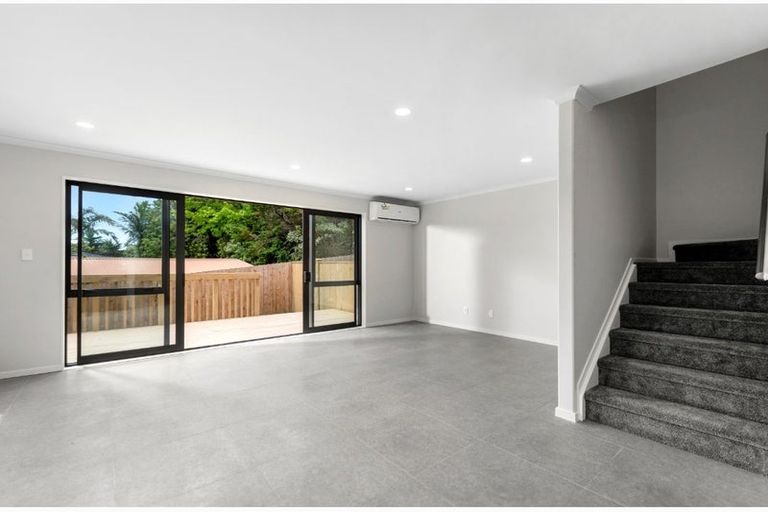 Photo of property in 10c Neilon Place, Northcross, Auckland, 0632