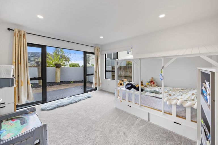 Photo of property in 2/4 Rogers Avenue, Eastern Beach, Auckland, 2012