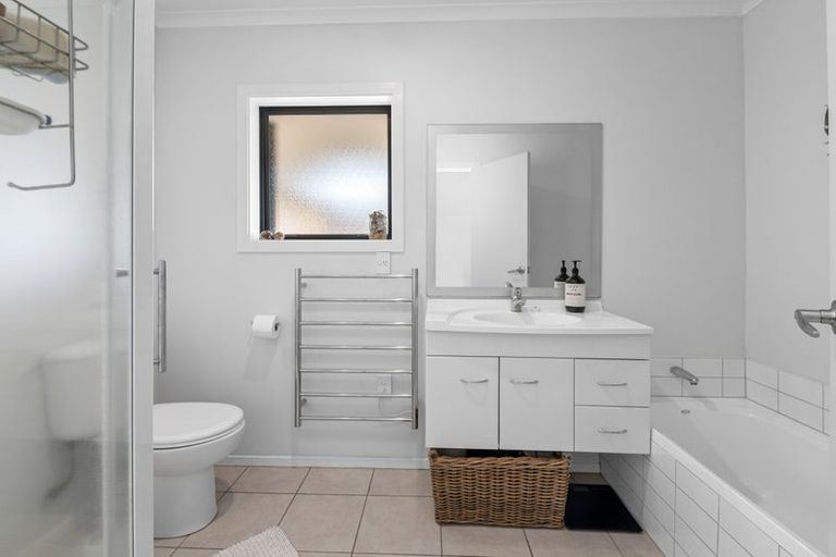 Photo of property in 16/64 Kawaha Point Road, Kawaha Point, Rotorua, 3010