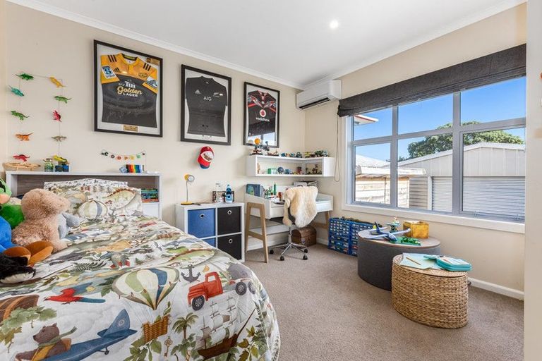 Photo of property in 13 Main Road, Titahi Bay, Porirua, 5022