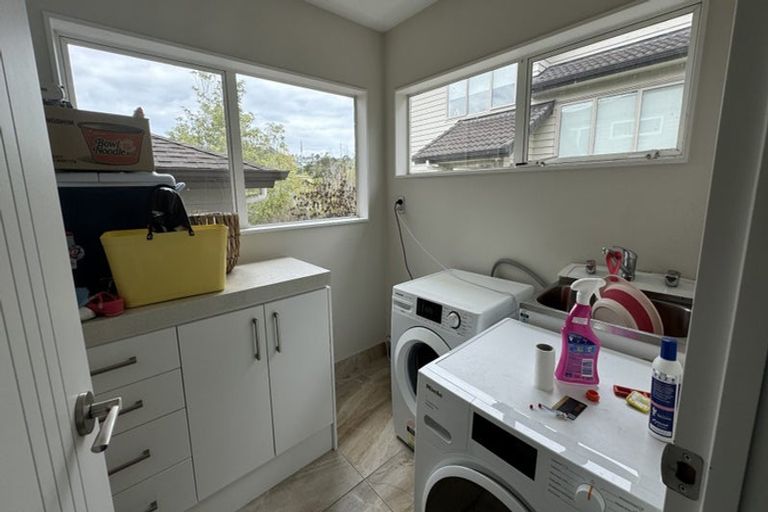 Photo of property in 12 Mural Place, Greenhithe, Auckland, 0632