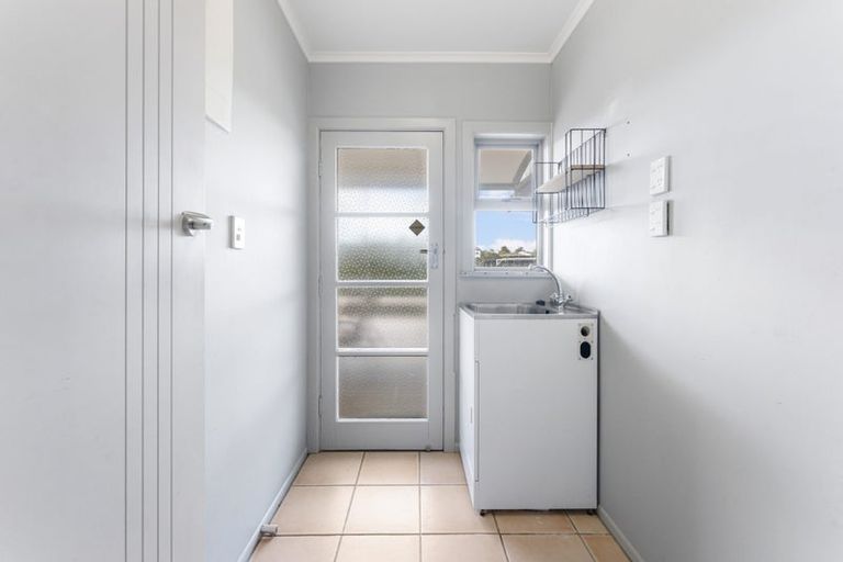 Photo of property in 25 Kingdale Road, Henderson, Auckland, 0610