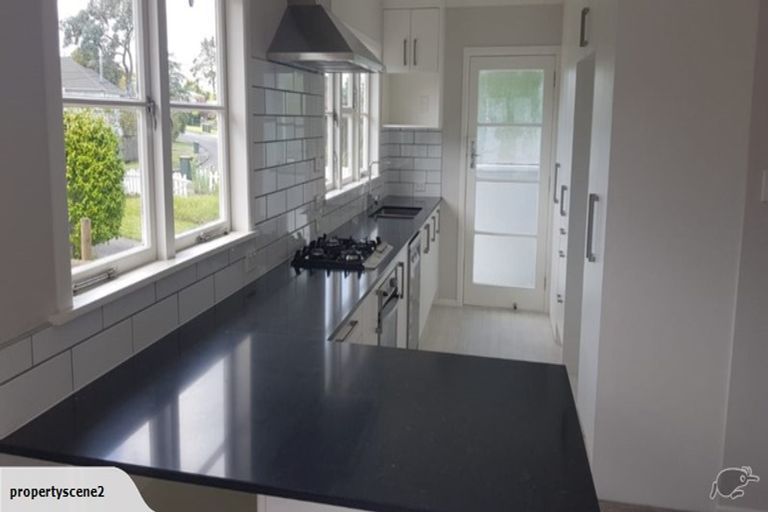 Photo of property in 40 Abbotleigh Avenue, Te Atatu Peninsula, Auckland, 0610