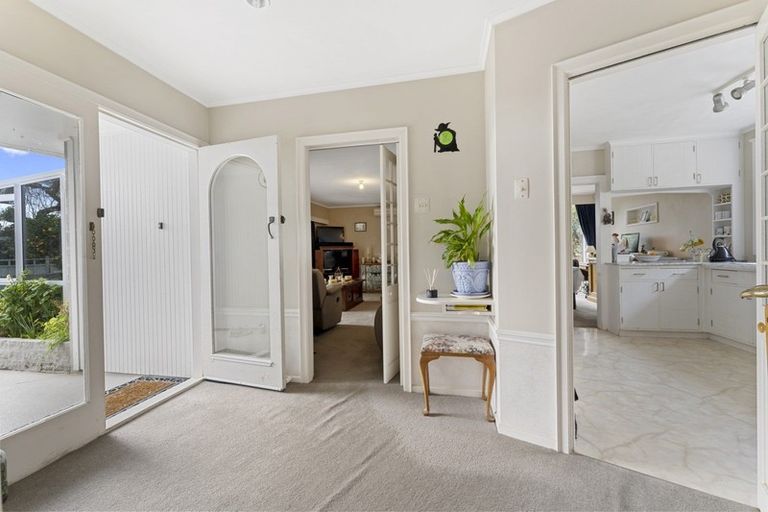 Photo of property in 335f Devon Street West, New Plymouth, 4310