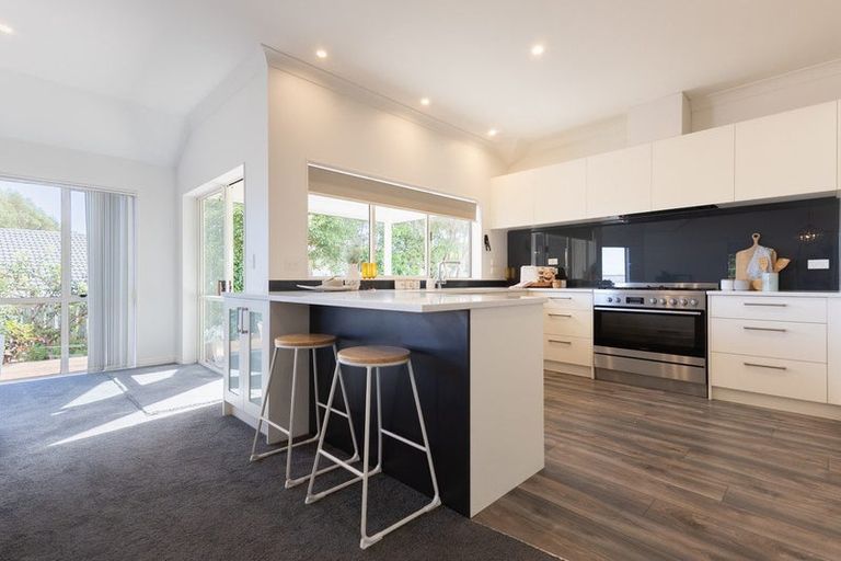 Photo of property in 10 Harvest Court, Paraparaumu, 5032