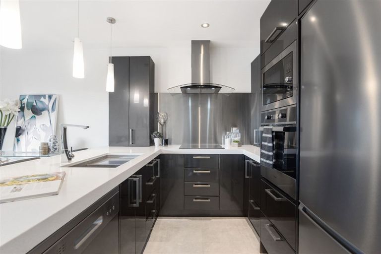 Photo of property in 5k The Esplanade, Eastern Beach, Auckland, 2012