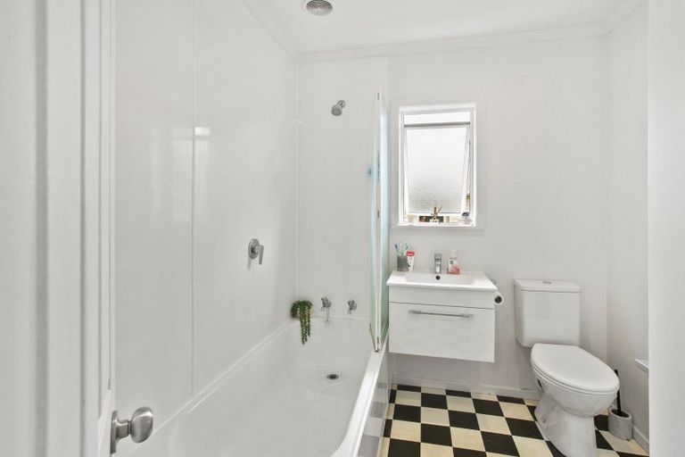 Photo of property in 7 Clyde Street, Ferndale, New Plymouth, 4310