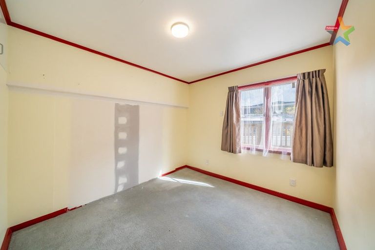 Photo of property in 19 Moores Valley Road, Wainuiomata, Lower Hutt, 5014