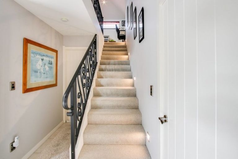 Photo of property in 11 Park Lane, Greenmeadows, Napier, 4112