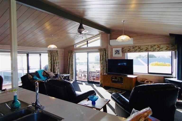 Photo of property in 3 Manu Crescent, Upper Vogeltown, New Plymouth, 4310