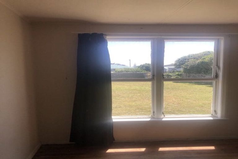 Photo of property in 2 Sutton Place, Hawera, 4610