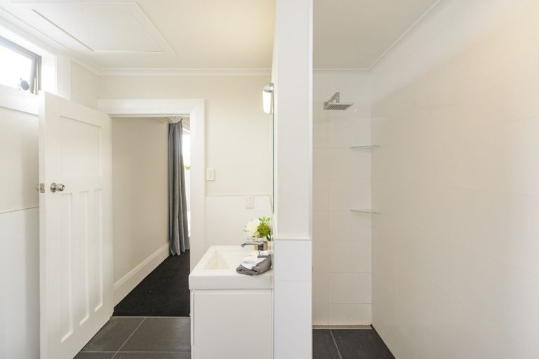 Photo of property in 11 Shamrock Street, Takaro, Palmerston North, 4412