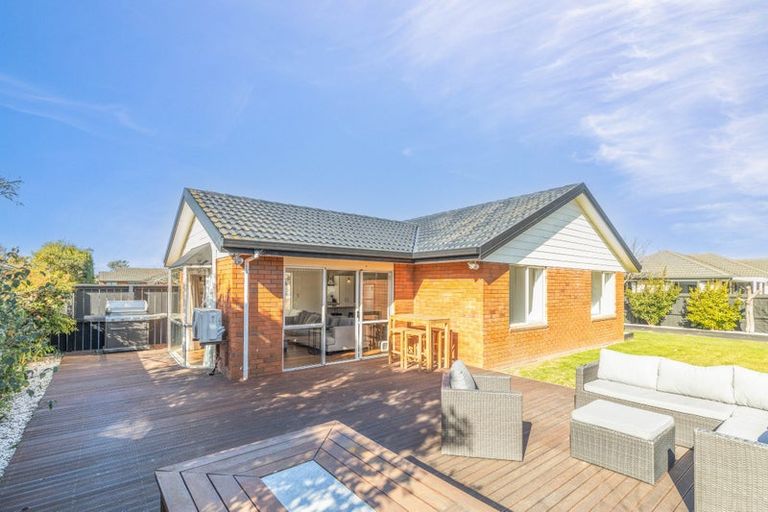 Photo of property in 6 Ronald George Place, Parklands, Christchurch, 8083