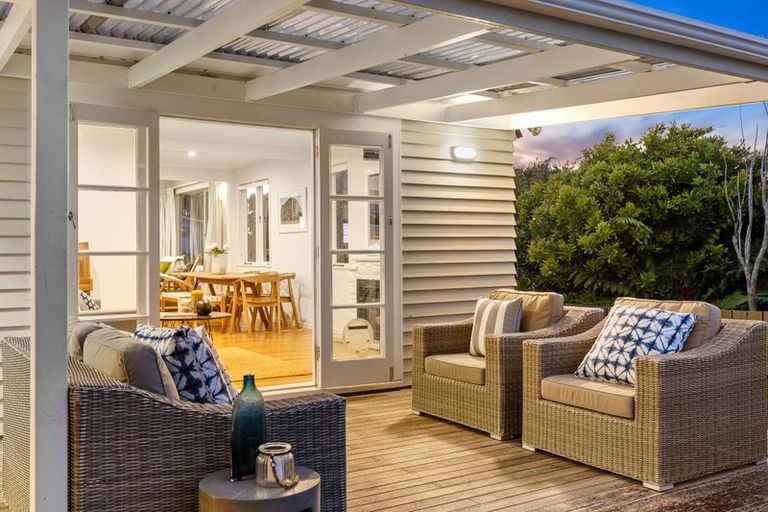 Photo of property in 12 Renata Crescent, Te Atatu Peninsula, Auckland, 0610