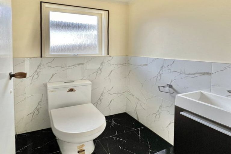 Photo of property in 575 East Coast Road, Browns Bay, Auckland, 0630