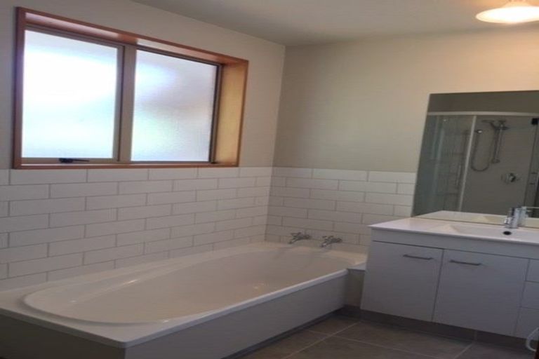 Photo of property in 2/66 Martin Avenue, Beckenham, Christchurch, 8023