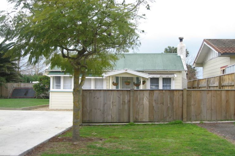 Photo of property in 8 Gow Avenue, Haumoana, 4102