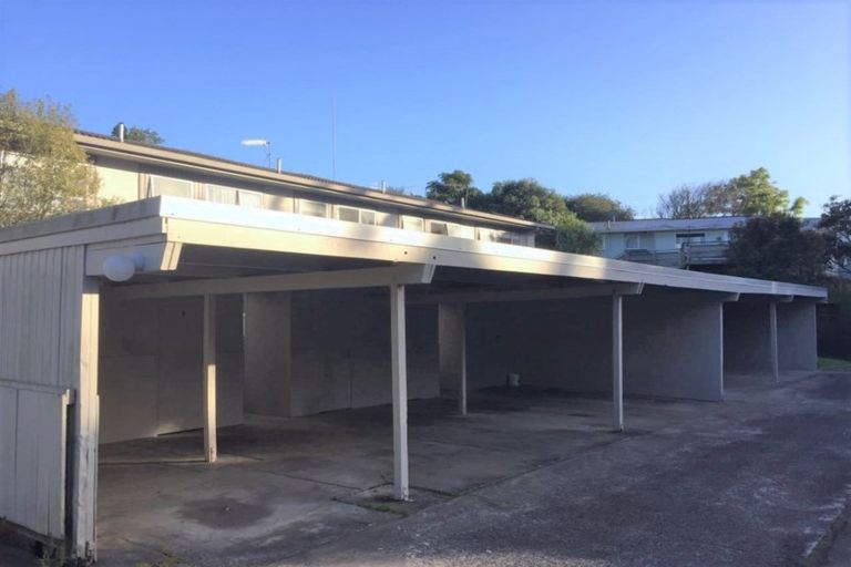 Photo of property in 2/42 Sheridan Drive, New Lynn, Auckland, 0600