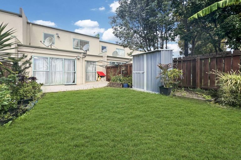 Photo of property in 6/351 West Coast Road, Glen Eden, Auckland, 0602