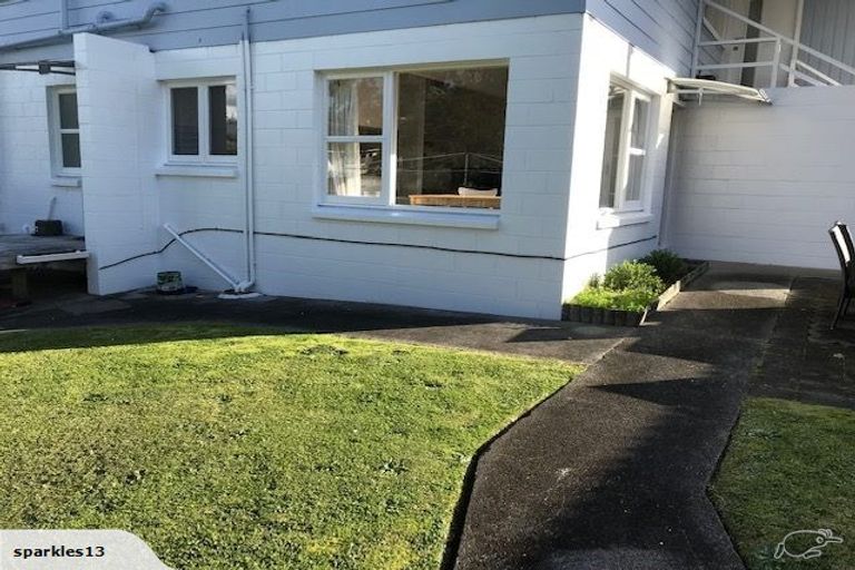 Photo of property in 16 Keldale Place, Forrest Hill, Auckland, 0620
