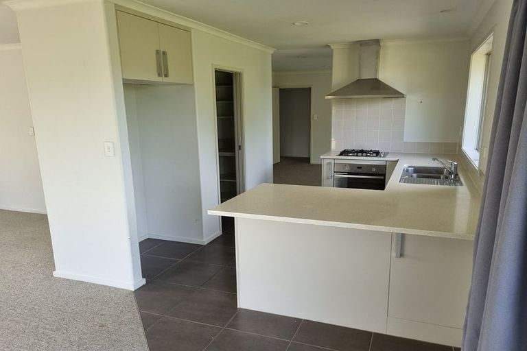 Photo of property in 198 Saint James Drive, Huntington, Hamilton, 3210