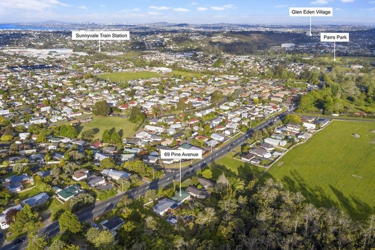 Photo of property in 69 Pine Avenue, Henderson, Auckland, 0612