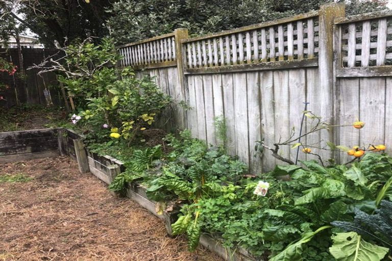 Photo of property in 2/70 Beresford Street, Bayswater, Auckland, 0622